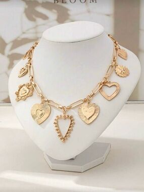 💎 NEW 💎 Gold Heart Charm Link Necklace 💎